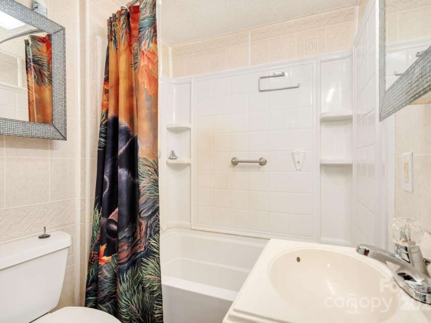 2428 Hamburg Road, Mars Hill, NC 28754.  MLS# CAR4270974, YatesRealty ID 26562. Bath