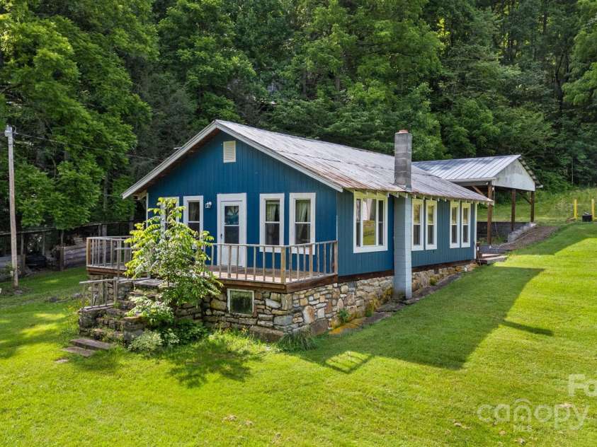 2428 Hamburg Road, Mars Hill, NC 28754.  MLS# CAR4270974, YatesRealty ID 26562. Farmhouse