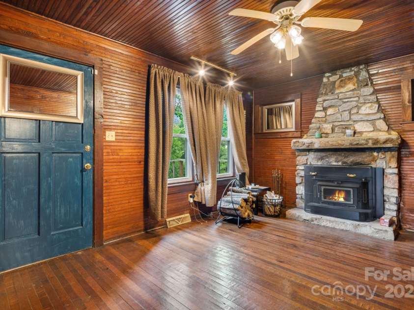 2428 Hamburg Road, Mars Hill, NC 28754.  MLS# CAR4270974, YatesRealty ID 26562. Great Room