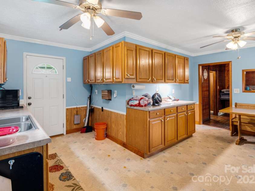 2428 Hamburg Road, Mars Hill, NC 28754.  MLS# CAR4270974, YatesRealty ID 26562. Kitchen