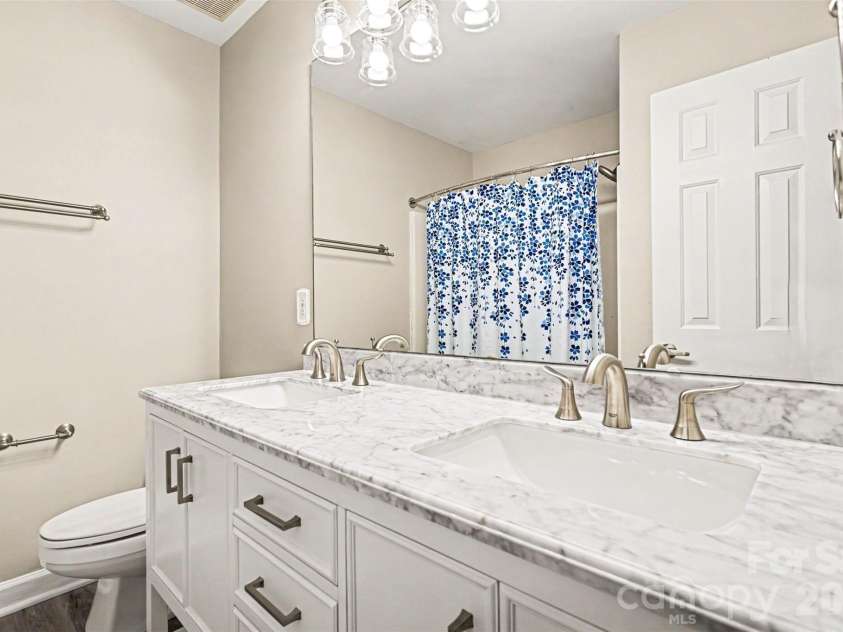 7068 Kidwelly Lane, Matthews, NC 28104.  MLS# CAR4379419, YatesRealty ID 26562. 