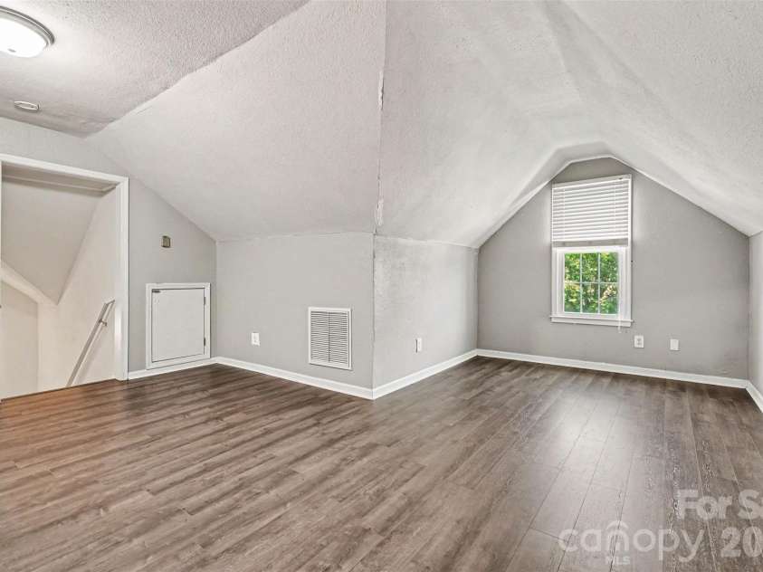 7068 Kidwelly Lane, Matthews, NC 28104.  MLS# CAR4379419, YatesRealty ID 26562. 