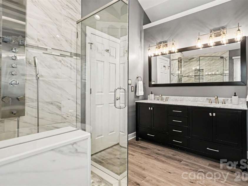 7068 Kidwelly Lane, Matthews, NC 28104.  MLS# CAR4379419, YatesRealty ID 26562. 
