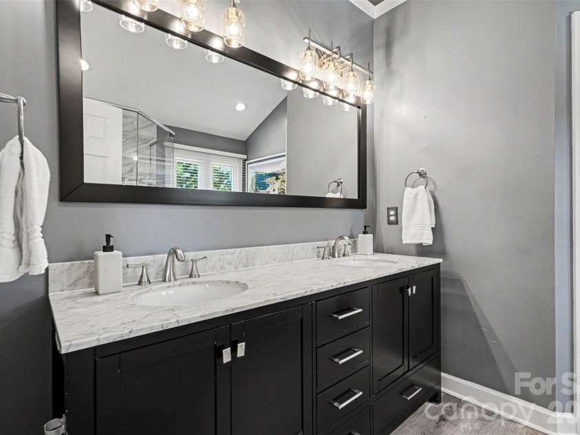 7068 Kidwelly Lane, Matthews, NC 28104.  MLS# CAR4379419, YatesRealty ID 26562. 