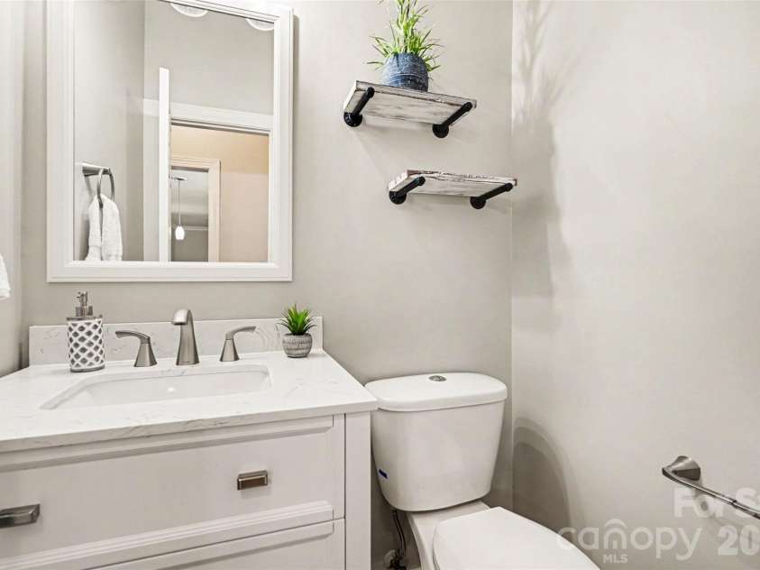 7068 Kidwelly Lane, Matthews, NC 28104.  MLS# CAR4379419, YatesRealty ID 26562. 