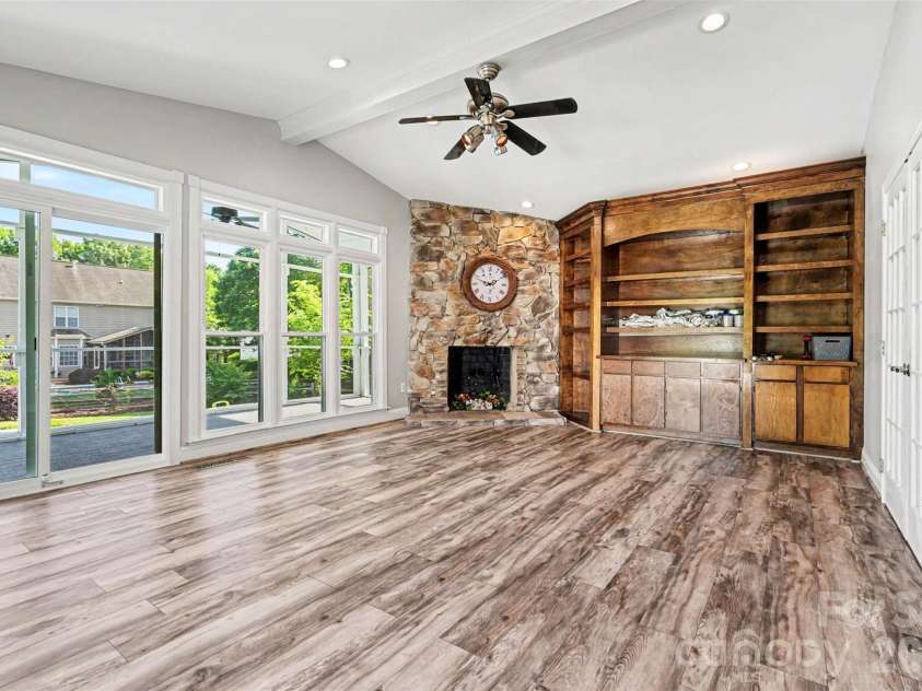 7068 Kidwelly Lane, Matthews, NC 28104.  MLS# CAR4379419, YatesRealty ID 26562. 