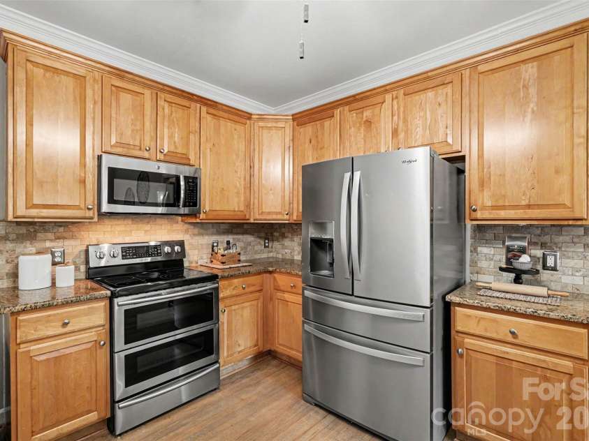 7068 Kidwelly Lane, Matthews, NC 28104.  MLS# CAR4379419, YatesRealty ID 26562. 