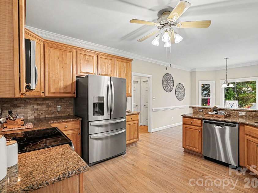 7068 Kidwelly Lane, Matthews, NC 28104.  MLS# CAR4379419, YatesRealty ID 26562. 