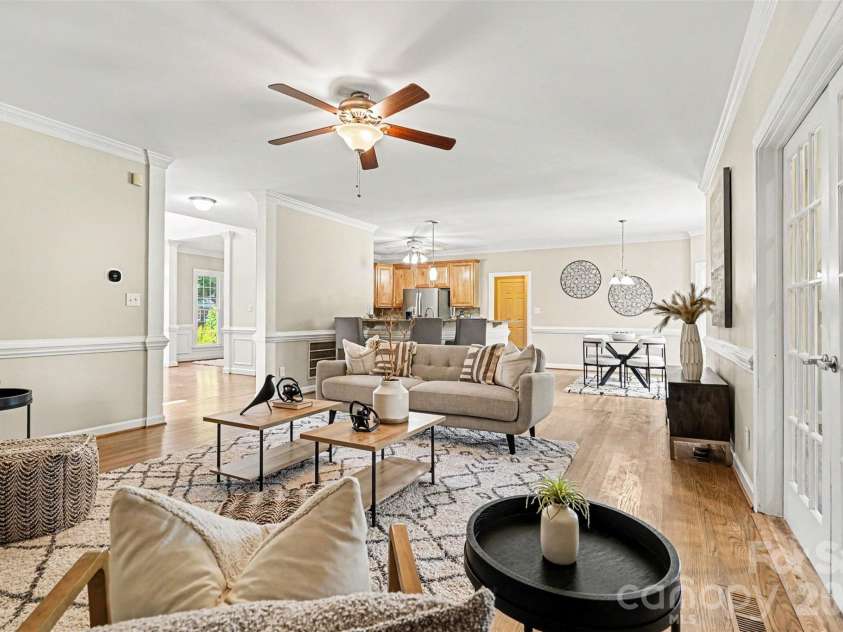 7068 Kidwelly Lane, Matthews, NC 28104.  MLS# CAR4379419, YatesRealty ID 26562. 