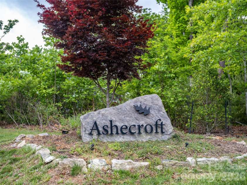 9 Ashe Park Circle, Asheville, NC 28806.  MLS# CAR4377416, YatesRealty ID 26564. 