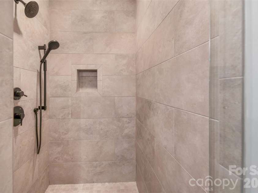 9 Ashe Park Circle, Asheville, NC 28806.  MLS# CAR4377416, YatesRealty ID 26564. 