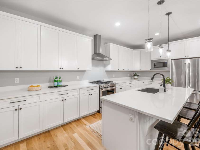 9 Ashe Park Circle, Asheville, NC 28806.  MLS# CAR4377416, YatesRealty ID 26564. Chefs kitchen!