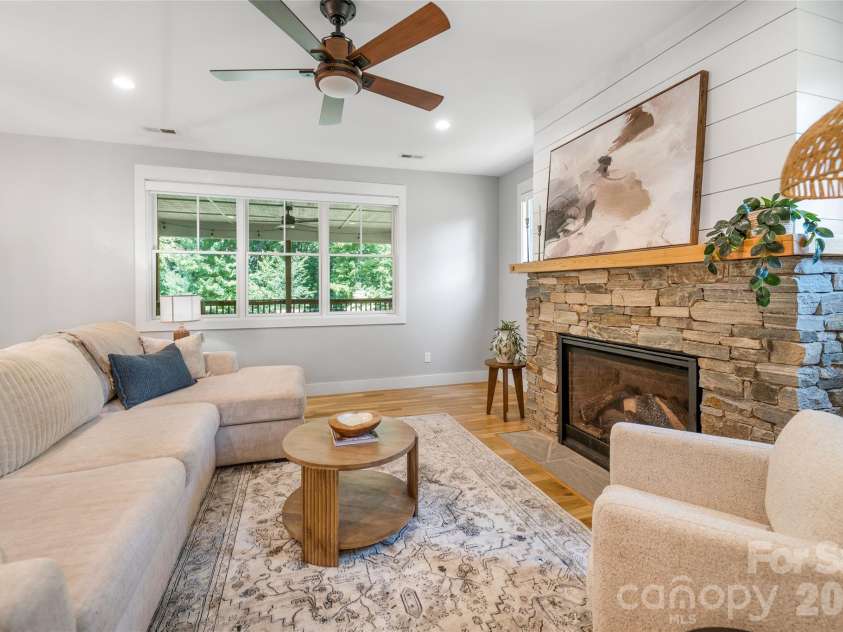9 Ashe Park Circle, Asheville, NC 28806.  MLS# CAR4377416, YatesRealty ID 26564. Comfortable main level living is ready for you!