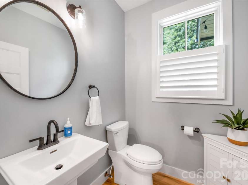 9 Ashe Park Circle, Asheville, NC 28806.  MLS# CAR4377416, YatesRealty ID 26564. Half bath on main level.