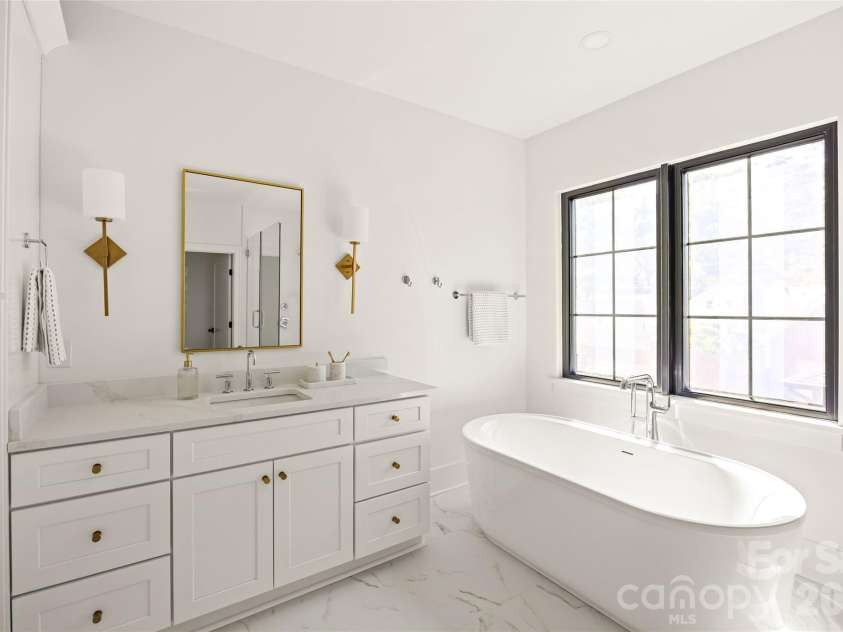 2005 Chatham Avenue, Charlotte, NC 28205.  MLS# CAR4358896, YatesRealty ID 26565. 