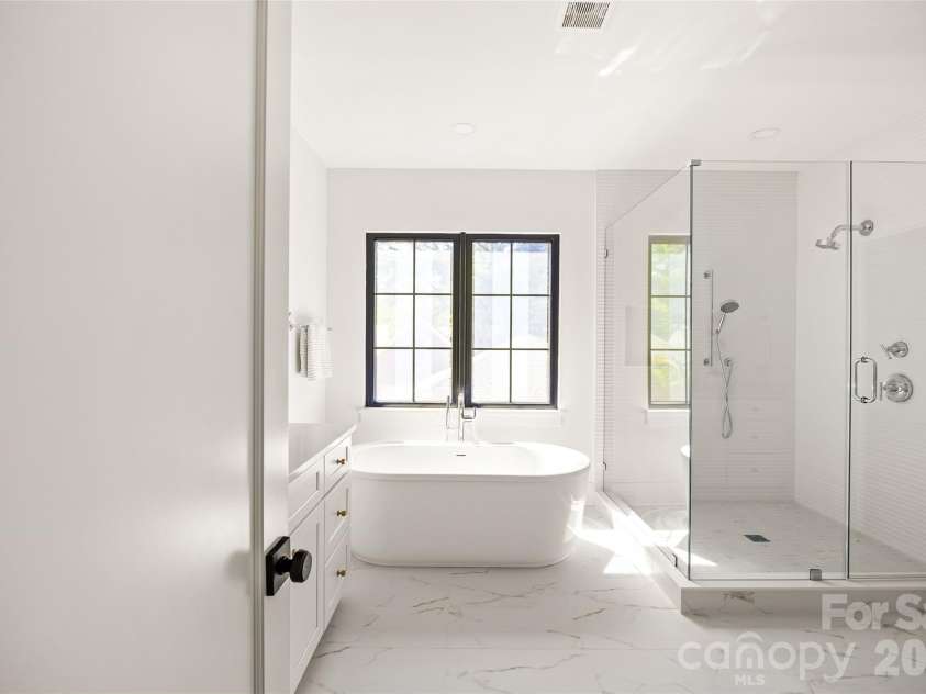 2005 Chatham Avenue, Charlotte, NC 28205.  MLS# CAR4358896, YatesRealty ID 26565. 