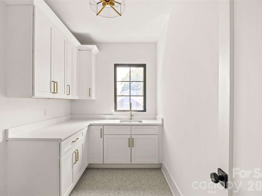 2005 Chatham Avenue, Charlotte, NC 28205.  MLS# CAR4358896, YatesRealty ID 26565. 
