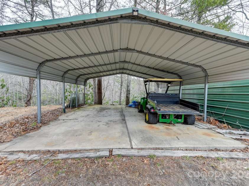 193 Oak Ridge Road, Hendersonville, NC 28792.  MLS# CAR4227340, YatesRealty ID 26566. 