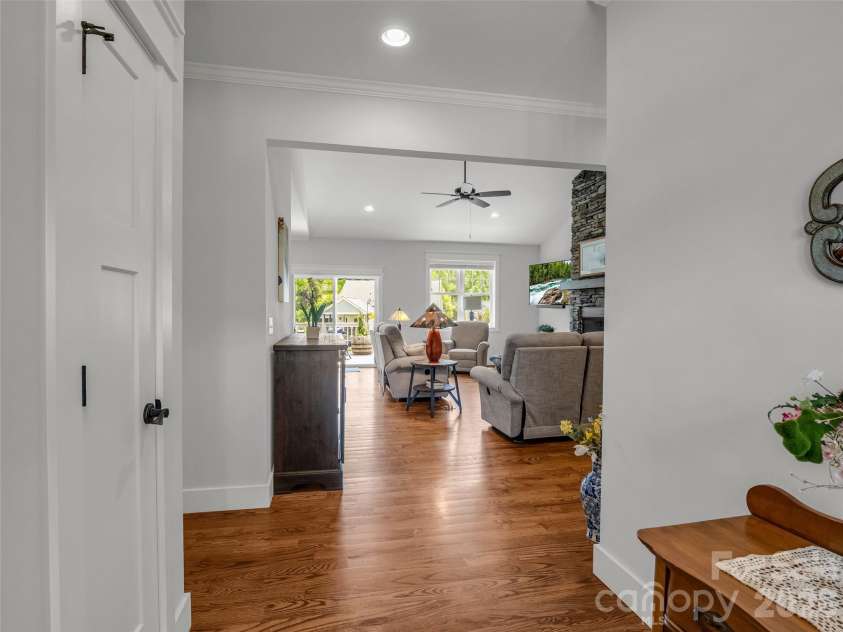 27 Spelter Street, Hendersonville, NC 28792.  MLS# CAR4381868, YatesRealty ID 26566. 