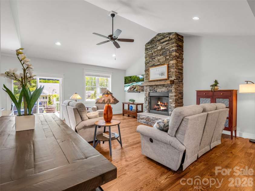 27 Spelter Street, Hendersonville, NC 28792.  MLS# CAR4381868, YatesRealty ID 26566. 