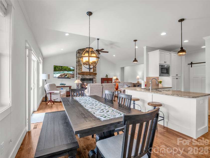 27 Spelter Street, Hendersonville, NC 28792.  MLS# CAR4381868, YatesRealty ID 26566. 