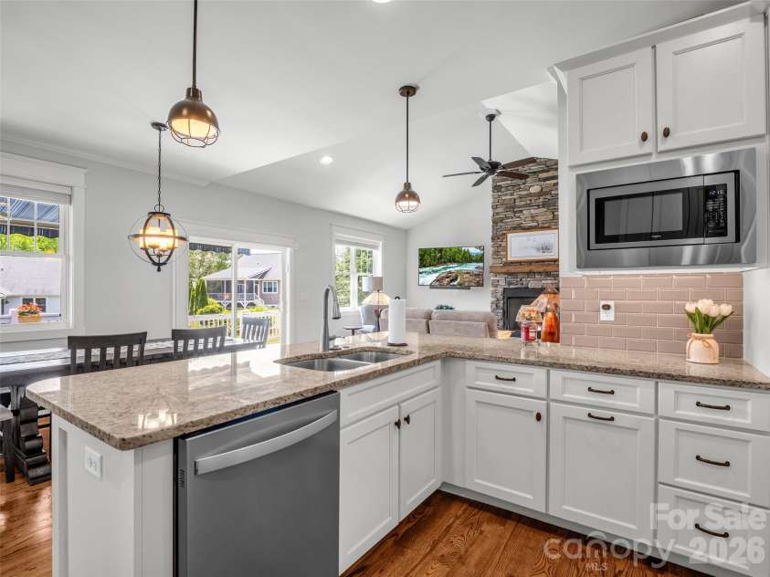 27 Spelter Street, Hendersonville, NC 28792.  MLS# CAR4381868, YatesRealty ID 26566. 