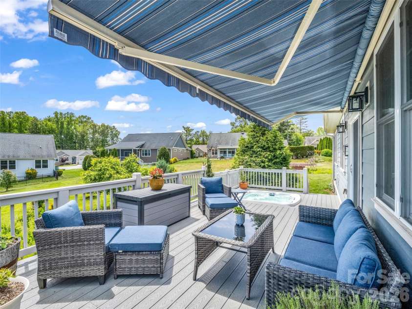 27 Spelter Street, Hendersonville, NC 28792.  MLS# CAR4381868, YatesRealty ID 26566. 