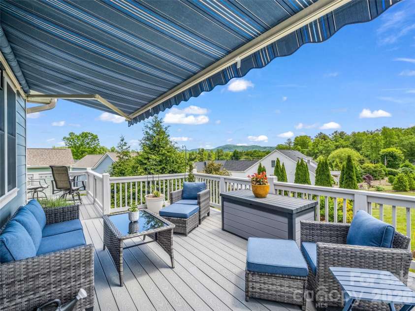 27 Spelter Street, Hendersonville, NC 28792.  MLS# CAR4381868, YatesRealty ID 26566. 