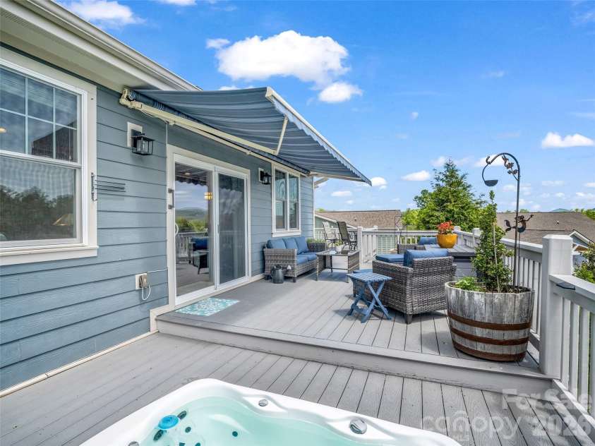 27 Spelter Street, Hendersonville, NC 28792.  MLS# CAR4381868, YatesRealty ID 26566. 