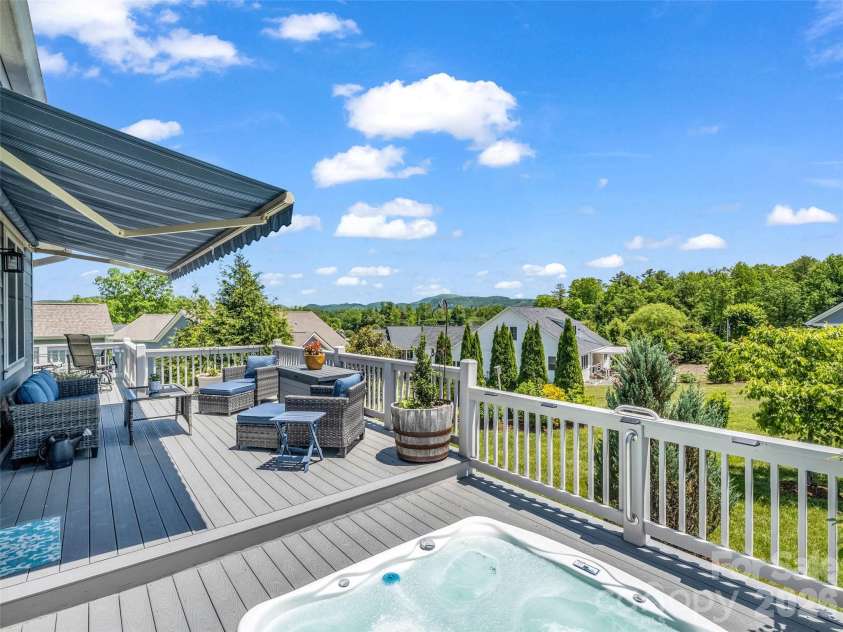 27 Spelter Street, Hendersonville, NC 28792.  MLS# CAR4381868, YatesRealty ID 26566. 