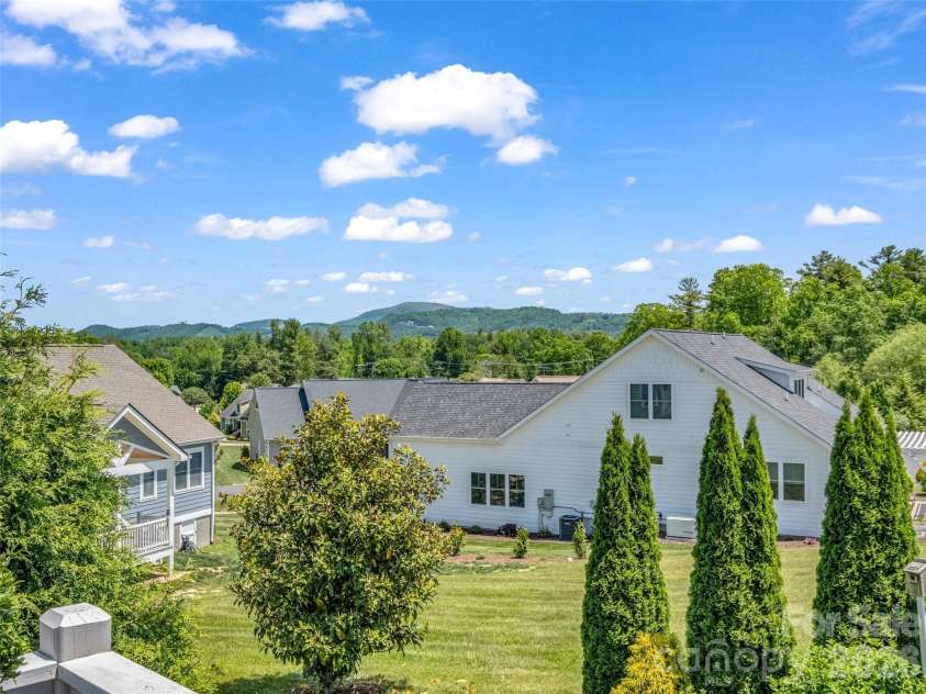 27 Spelter Street, Hendersonville, NC 28792.  MLS# CAR4381868, YatesRealty ID 26566. 