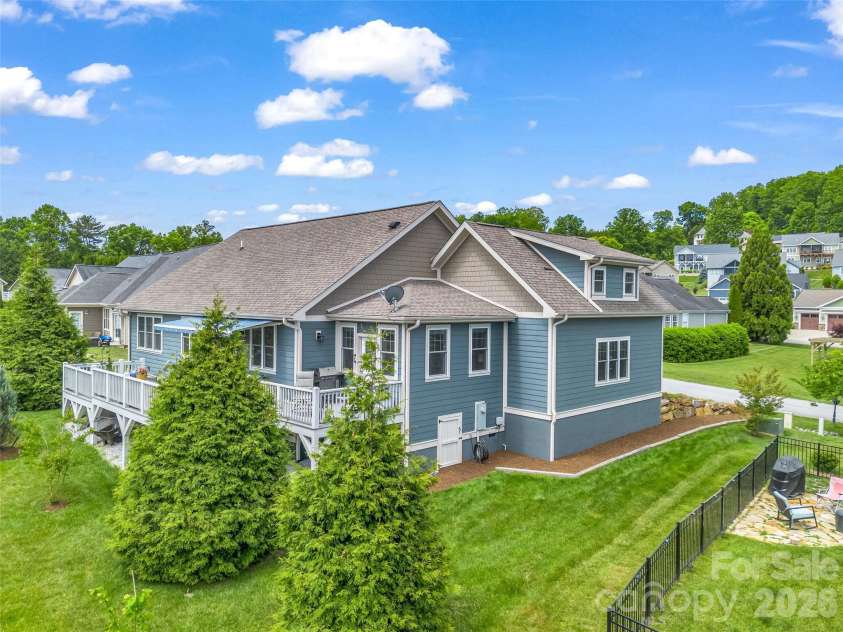27 Spelter Street, Hendersonville, NC 28792.  MLS# CAR4381868, YatesRealty ID 26566. 