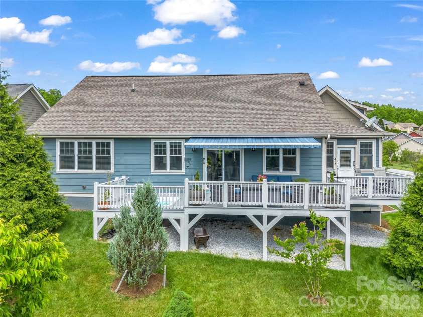27 Spelter Street, Hendersonville, NC 28792.  MLS# CAR4381868, YatesRealty ID 26566. 