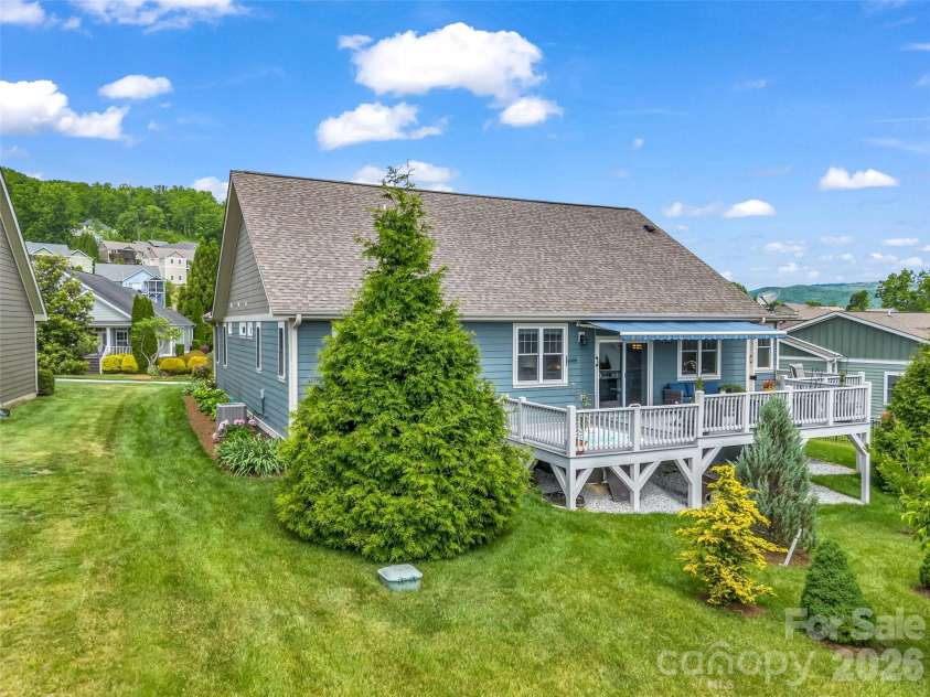 27 Spelter Street, Hendersonville, NC 28792.  MLS# CAR4381868, YatesRealty ID 26566. 