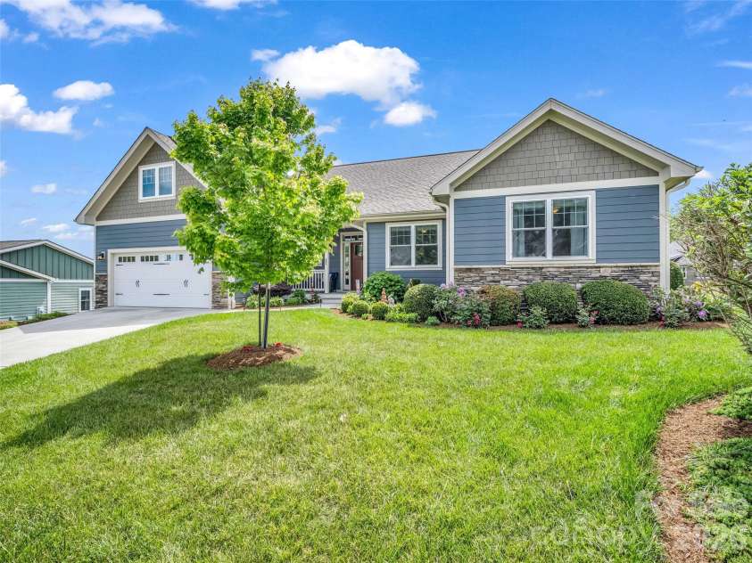 27 Spelter Street, Hendersonville, NC 28792.  MLS# CAR4381868, YatesRealty ID 26566. 