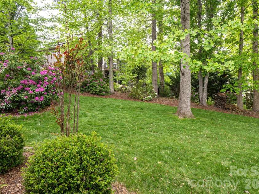 75 Ledgestone Drive, Fairview, NC 28730.  MLS# CAR4371731, YatesRealty ID 26567. 