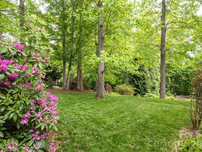 75 Ledgestone Drive, Fairview, NC 28730.  MLS# CAR4371731, YatesRealty ID 26567. 