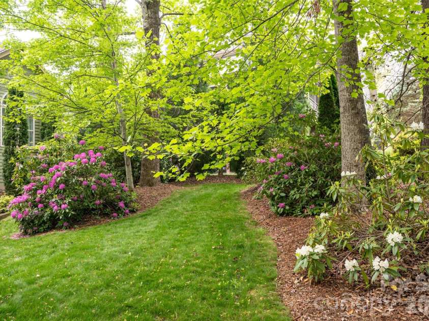 75 Ledgestone Drive, Fairview, NC 28730.  MLS# CAR4371731, YatesRealty ID 26567. 