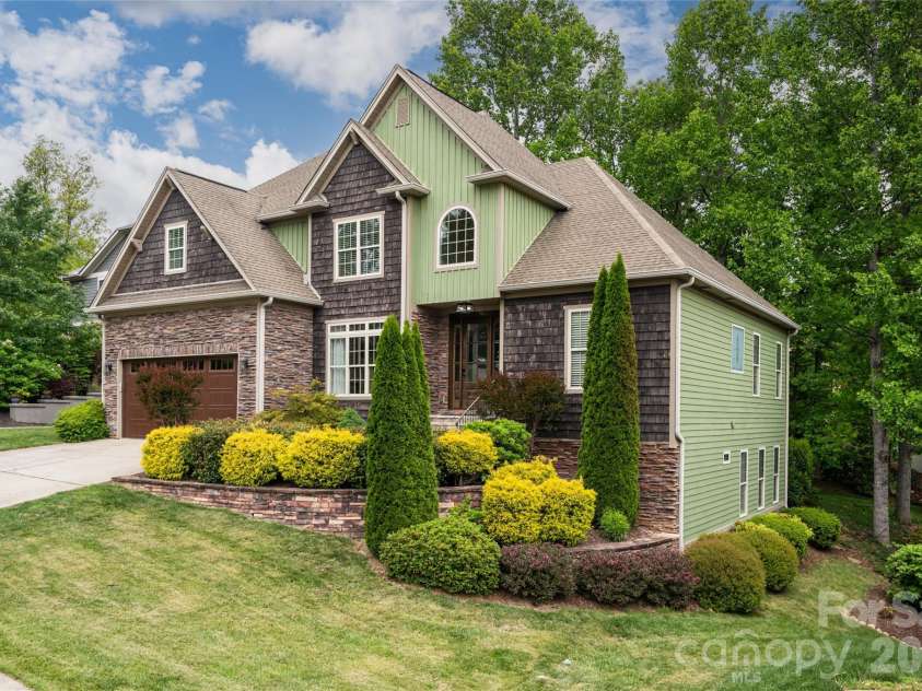75 Ledgestone Drive, Fairview, NC 28730.  MLS# CAR4371731, YatesRealty ID 26567. Welcome to 75 Ledgestone Drive~