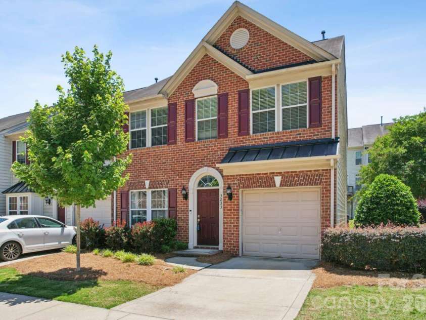 3233 Park South Station Boulevard, Charlotte, NC 28210.  MLS# CAR4381537, YatesRealty ID 26568. 