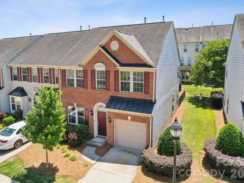 3233 Park South Station Boulevard, Charlotte, NC 28210.  MLS# CAR4381537, YatesRealty ID 26568. 