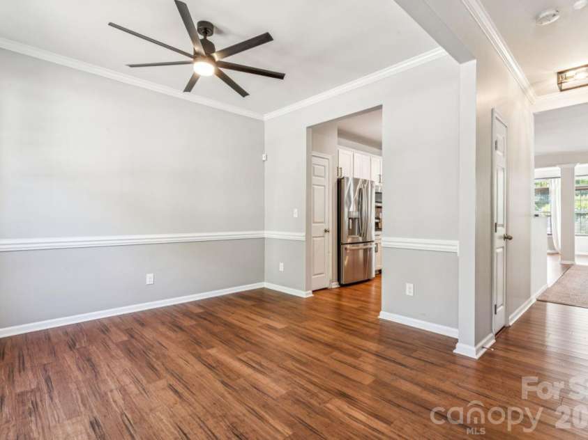 3233 Park South Station Boulevard, Charlotte, NC 28210.  MLS# CAR4381537, YatesRealty ID 26568. 