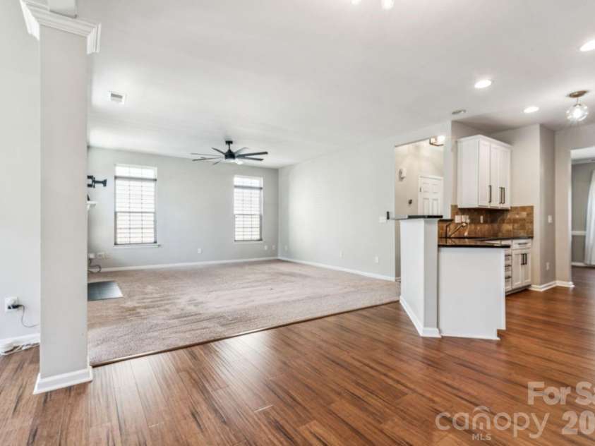 3233 Park South Station Boulevard, Charlotte, NC 28210.  MLS# CAR4381537, YatesRealty ID 26568. 