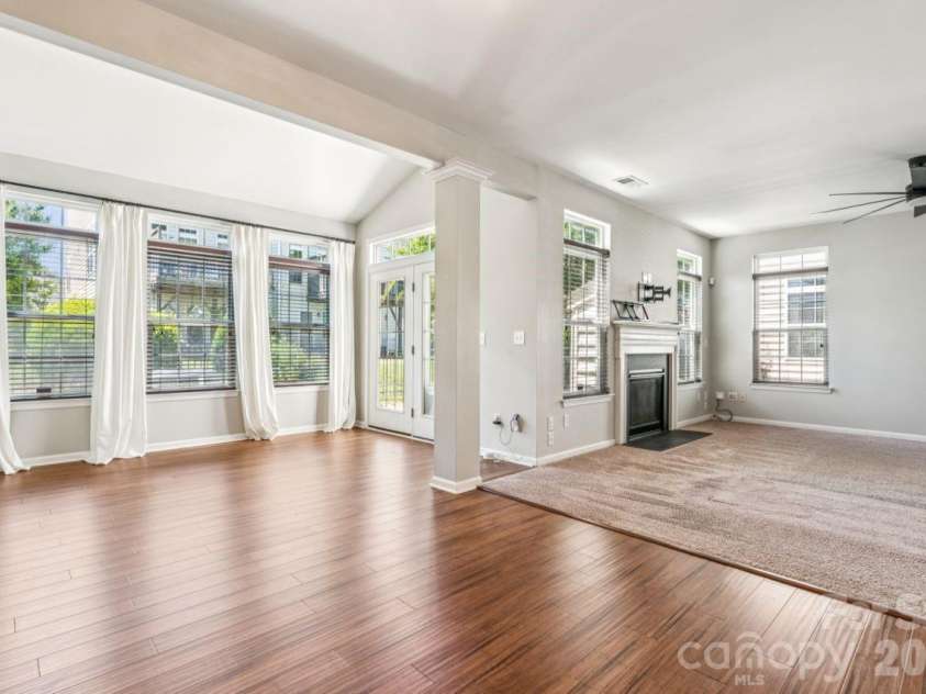 3233 Park South Station Boulevard, Charlotte, NC 28210.  MLS# CAR4381537, YatesRealty ID 26568. 