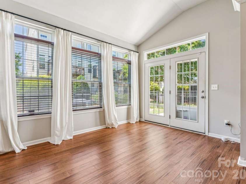 3233 Park South Station Boulevard, Charlotte, NC 28210.  MLS# CAR4381537, YatesRealty ID 26568. 