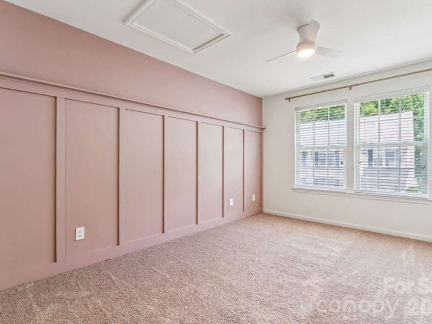 3233 Park South Station Boulevard, Charlotte, NC 28210.  MLS# CAR4381537, YatesRealty ID 26568. 