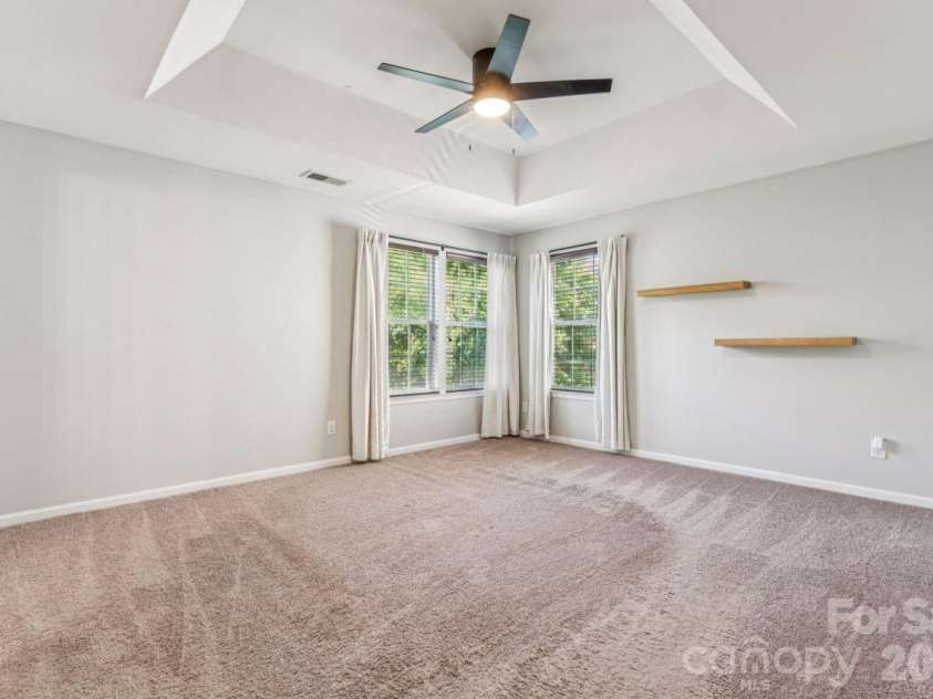 3233 Park South Station Boulevard, Charlotte, NC 28210.  MLS# CAR4381537, YatesRealty ID 26568. 