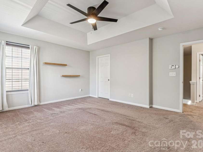 3233 Park South Station Boulevard, Charlotte, NC 28210.  MLS# CAR4381537, YatesRealty ID 26568. 