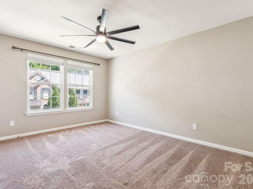 3233 Park South Station Boulevard, Charlotte, NC 28210.  MLS# CAR4381537, YatesRealty ID 26568. 