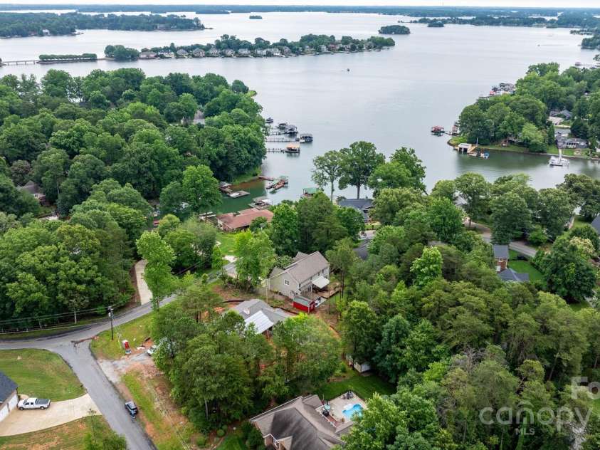 4007 Lake Shore Road, Denver, NC 28037.  MLS# CAR4271111, YatesRealty ID 26569. Enjoy proximity to the lake w/out waterfront pricing